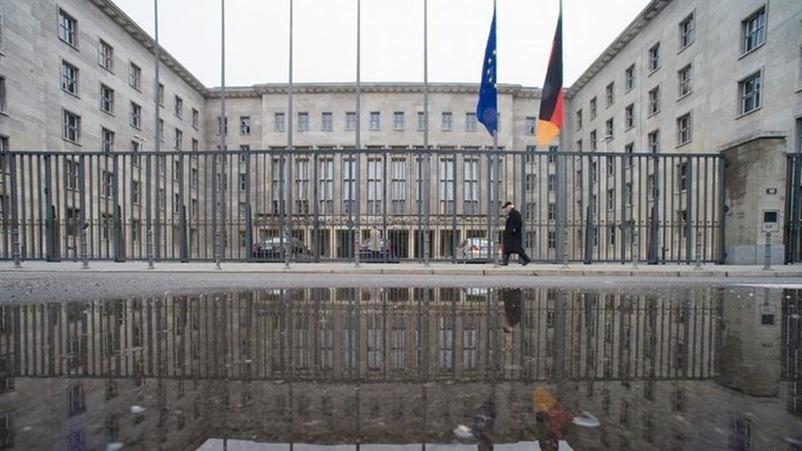 Spiegel: Τον διαμελισμό του γερμανικού ΥΠΟΙΚ εξετάζει η Χριστιανική Ένωση