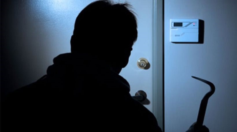 Διαρρήκτης “εφηύρε” τρόπο για να μην αφήνει αποτυπώματα