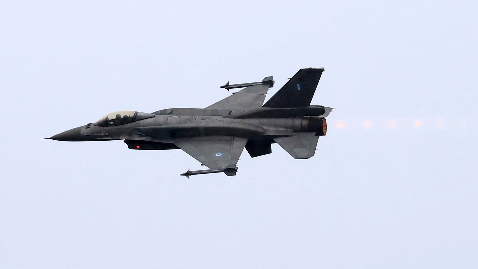 Το μήνυμα του πιλότου του F-16 στην παρέλαση της Θεσσαλονίκης: Οι ήρωες πολεμούν ως Έλληνες – ΒΙΝΤΕΟ