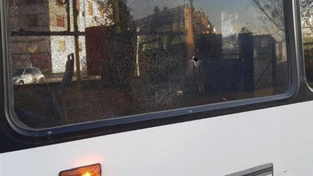 Πυροβόλησαν με αεροβόλο λεωφορείο εν κινήσει – Τρόμος για τους επιβάτες – ΦΩΤΟ