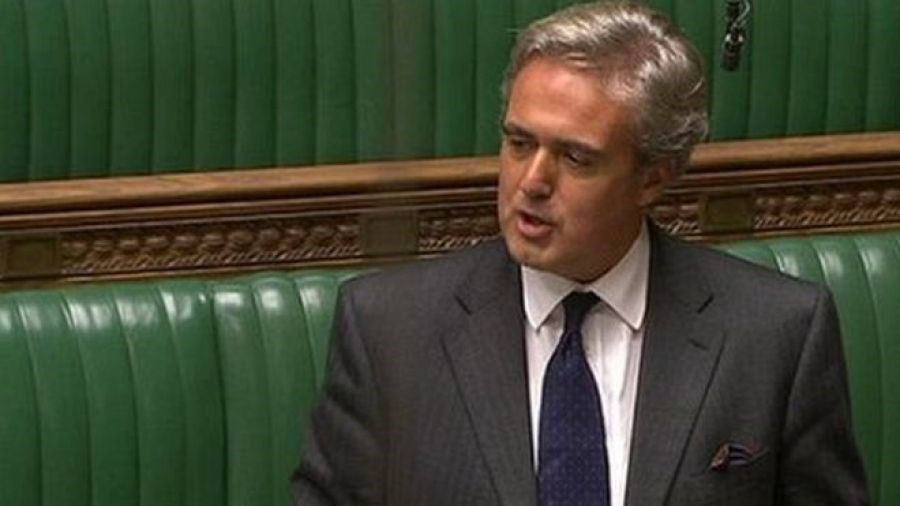 Σάλος στη Βρετανία: Υπουργός παρενοχλούσε σεξουαλικά τη γραμματέα του