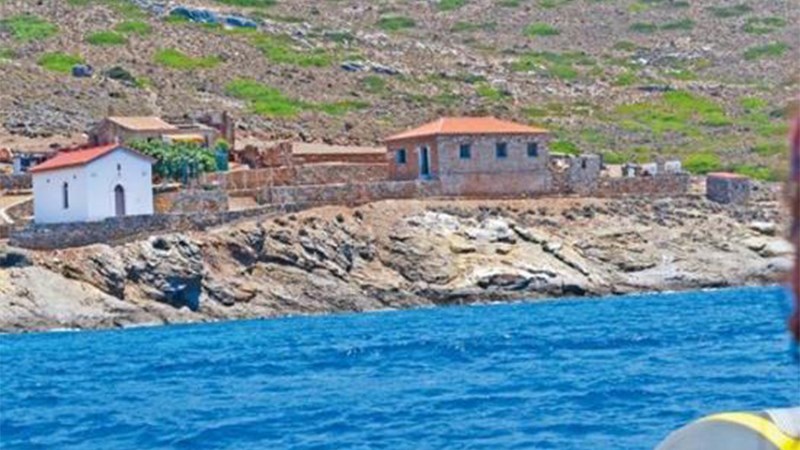 Αυθαίρετα και στη Μακρόνησο