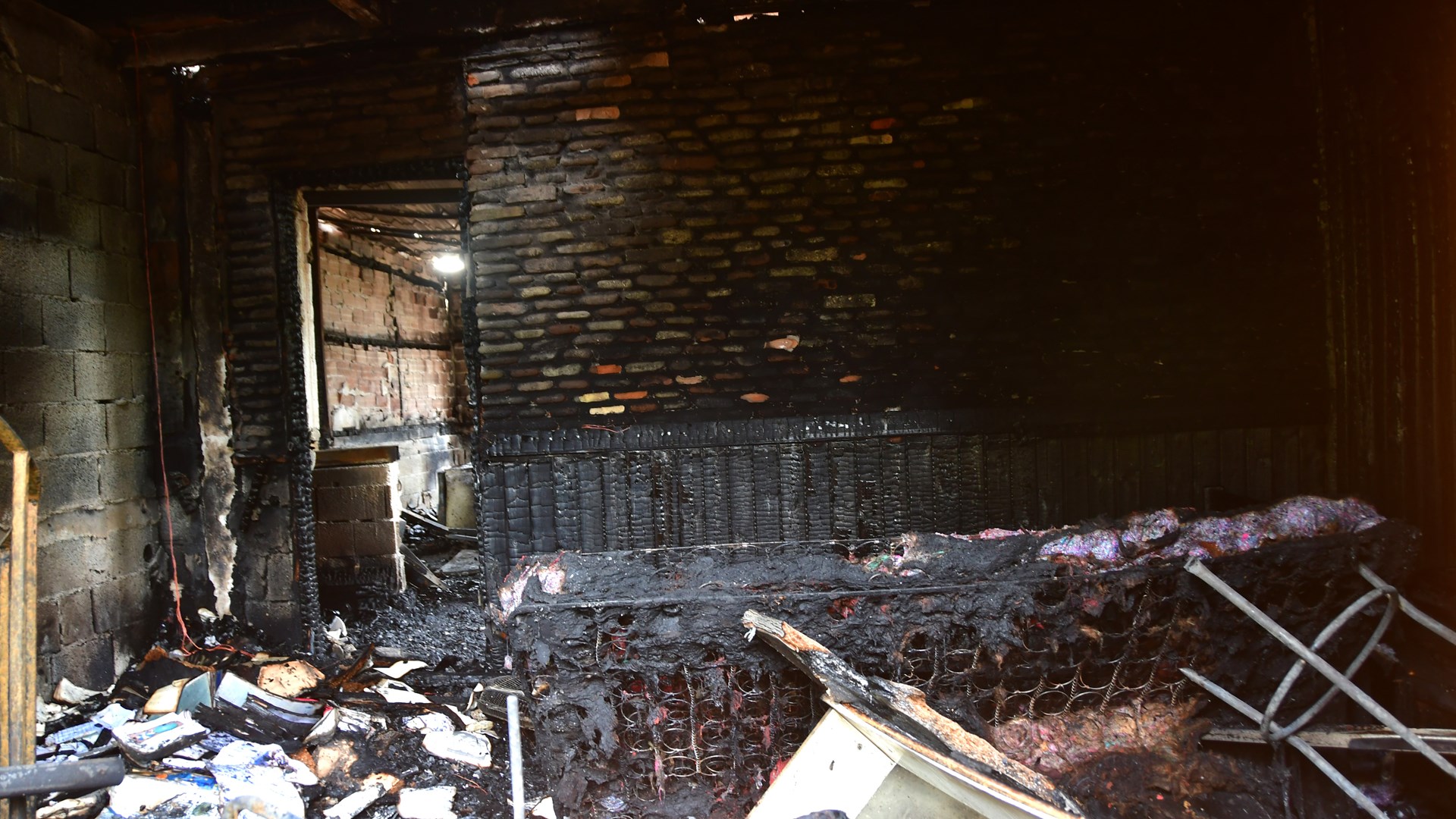 Φωτιά κατέστρεψε διώροφο σπίτι – ΦΩΤΟ – ΒΙΝΤΕΟ