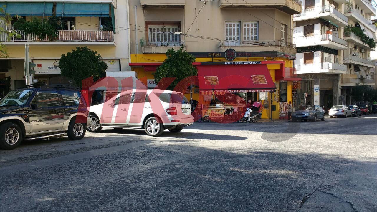 Παράτησε το αυτοκίνητο κάθετα στον δρόμο – Καταγγελία αναγνώστη