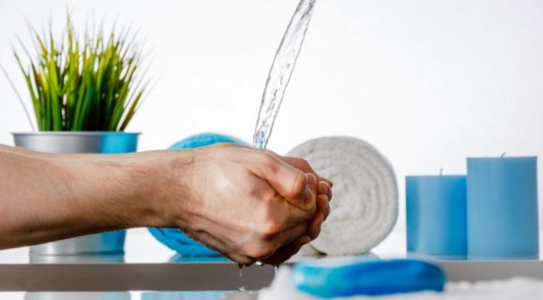 8 έξυπνοι τρόποι για να εξοικονομήσετε νερό στο μπάνιο σας – ΦΩΤΟ