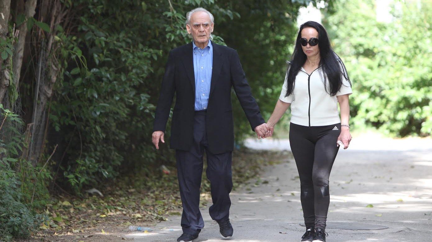 Η Βίκυ ζητάει διαζύγιο από τον Άκη – Ποιος είναι ο λόγος