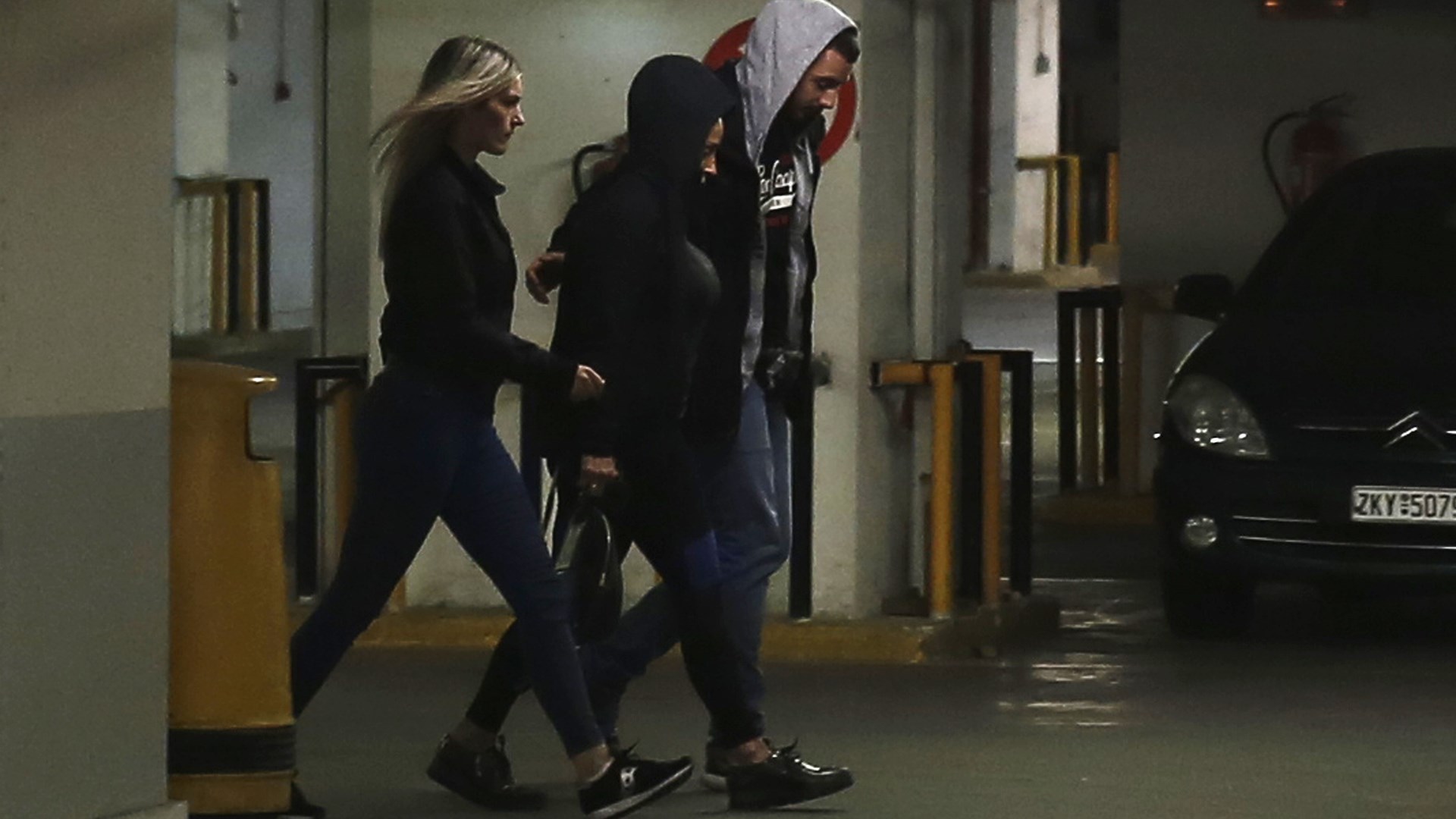 Σαν δυο ξένοι στο δικαστήριο – Ούτε ματιά δεν έριξε η Βίκυ Σταμάτη στον Άκη Τσοχατζόπουλο