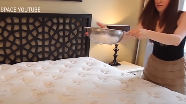 Πως θα καθαρίσετε εύκολα το στρώμα του κρεβατιού σας – ΒΙΝΤΕΟ