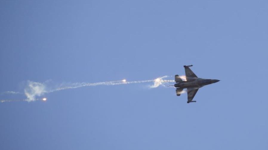 Η ισραηλινή αεροπορία βομβάρδισε αποθήκη όπλων στη Συρία