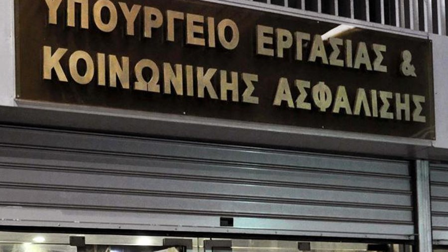 Συμβολική κατάληψη του ΠΑΜΕ στο υπουργείο Εργασίας