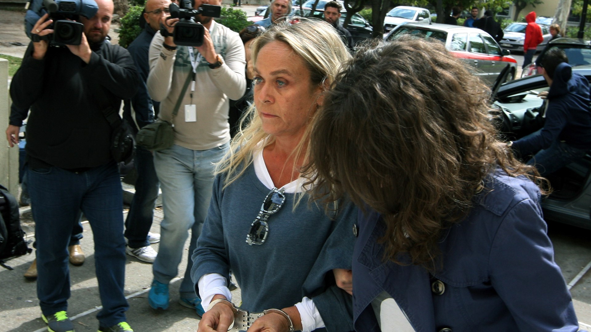 Η προκλητική ανάρτηση γνωστής χρυσαυγίτισσας για την επίθεση στη δικηγόρο έξω από το Εφετείο