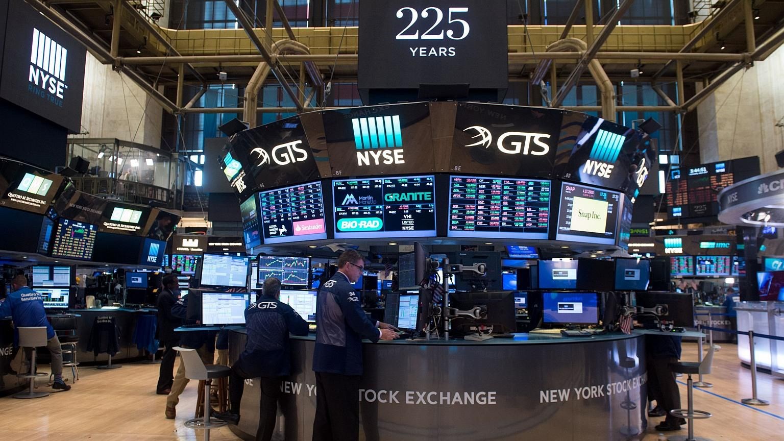 Wall Street: Με νέο υψηλό ρεκόρ έκλεισε ο Dow Jones