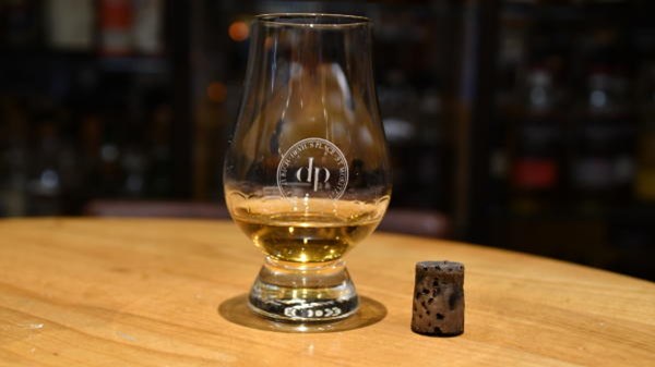 Πλήρωσε 8.600 ευρώ για να δοκιμάσει ουίσκι του 1878 που αποδείχθηκε… μαϊμού – ΦΩΤΟ