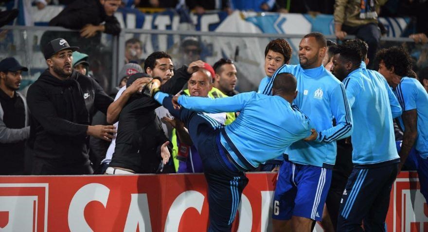 Με κίνηση… καρατέκα κλώτσησε οπαδό της Γκιμαράες ο Εβρά – ΒΙΝΤΕΟ