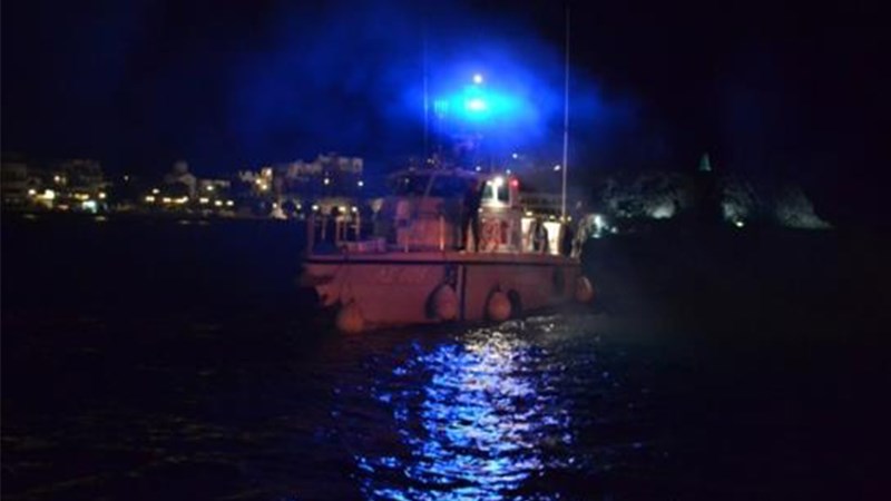 Νεκρή μία γυναίκα στο ναυάγιο της Καλολίμνου – Σε εξέλιξη οι έρευνες για αγνοούμενους