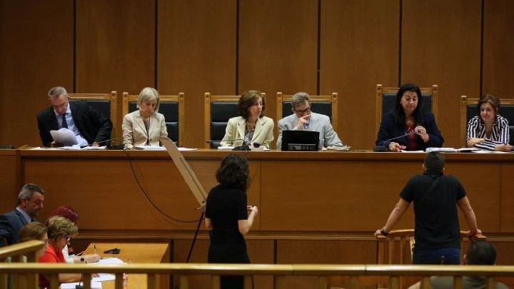 Με αλλοιωμένες φωνές και τηλεδιάσκεψη οι καταθέσεις των προστατευόμενων μαρτύρων στη δίκη της Χ.Α.