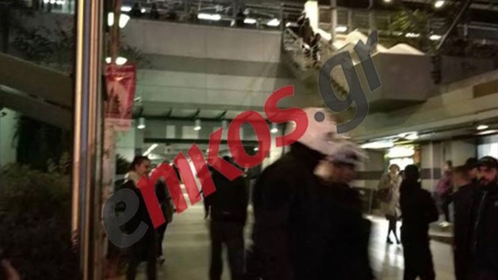 Χειροπέδες σε έξι οπαδούς της Μίλαν για τα χθεσινοβραδινά επεισόδια πριν τον αγώνα με την ΑΕΚ