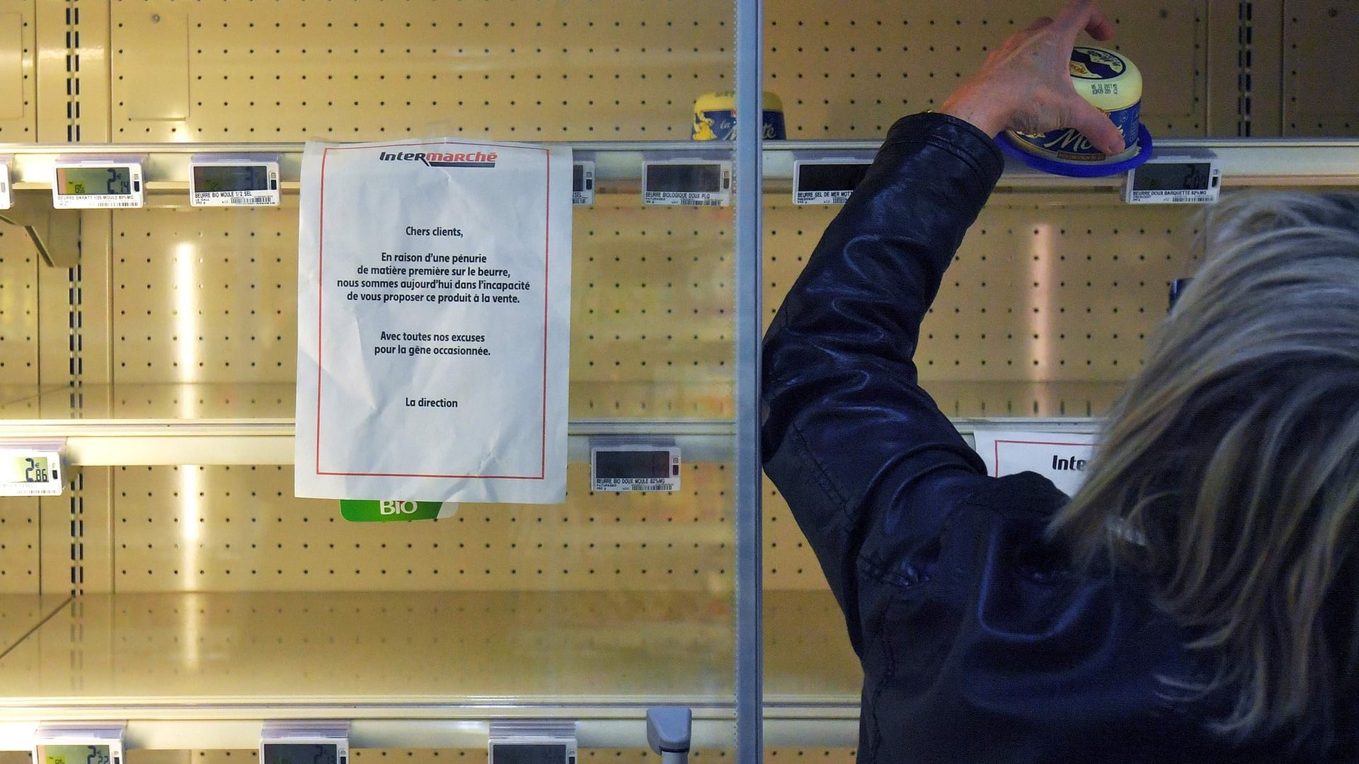 Γάλλοι κτηνοτρόφοι καταγγέλλουν “εκστρατεία παραπληροφόρησης” για την έλλειψη βουτύρου