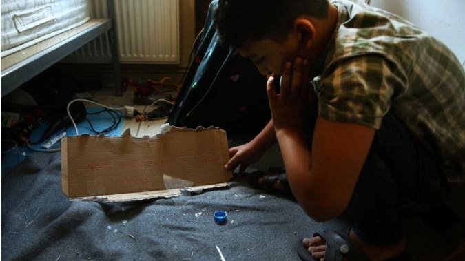 Η Δημοκρατική Ευθύνη για την επίθεση στο σπίτι του 11χρονου από το Αφγανιστάν