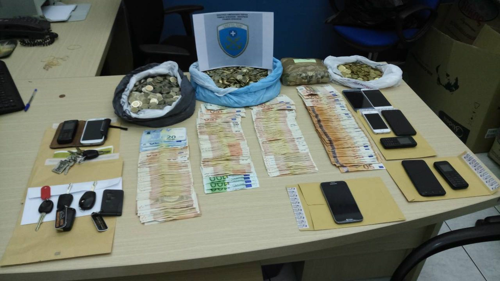 Συλλήψεις από το Λιμενικό για λαθραία τσιγάρα – ΦΩΤΟ