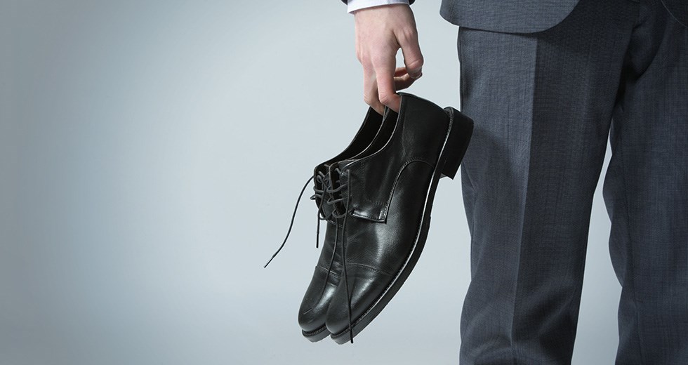 Από που προήλθε η φράση: “Του έδωσε τα παπούτσια στο χέρι”