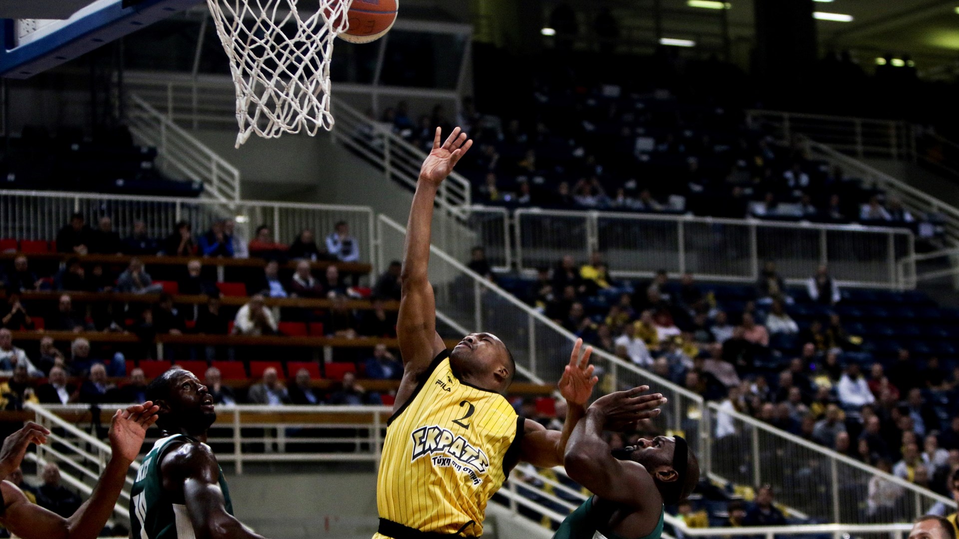 Στον τελικό του κυπέλλου η ΑΕΚ – Νίκησε 73-69 τον Παναθηναϊκό