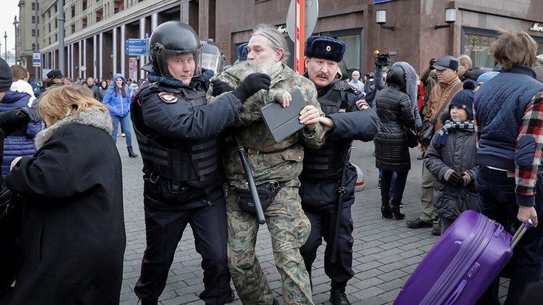Ρωσία – Συλλήψεις εκατοντάδων ανθρώπων που διαδήλωσαν κατά του Πούτιν