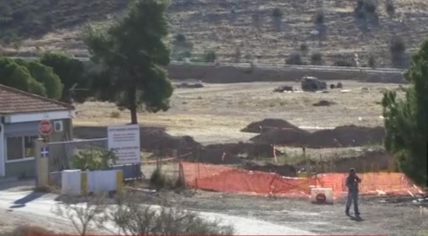 Από στιγμή σε στιγμή η ελεγχόμενη έκρηξη βλήματος στη Γλυφάδα – ΒΙΝΤΕΟ