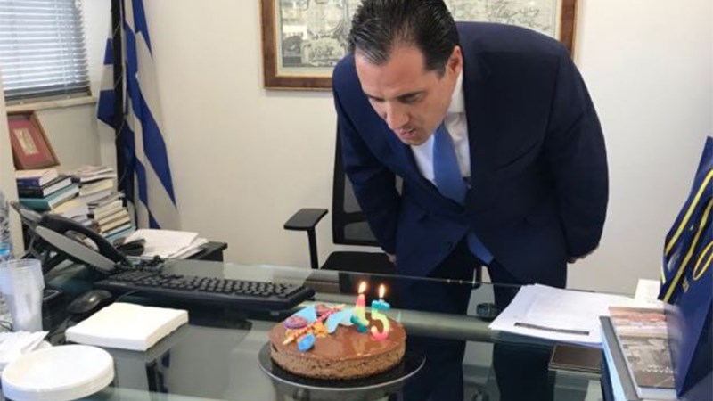 Η έκπληξη στον Άδωνι Γεωργιάδη για τα γενέθλια του – ΦΩΤΟ