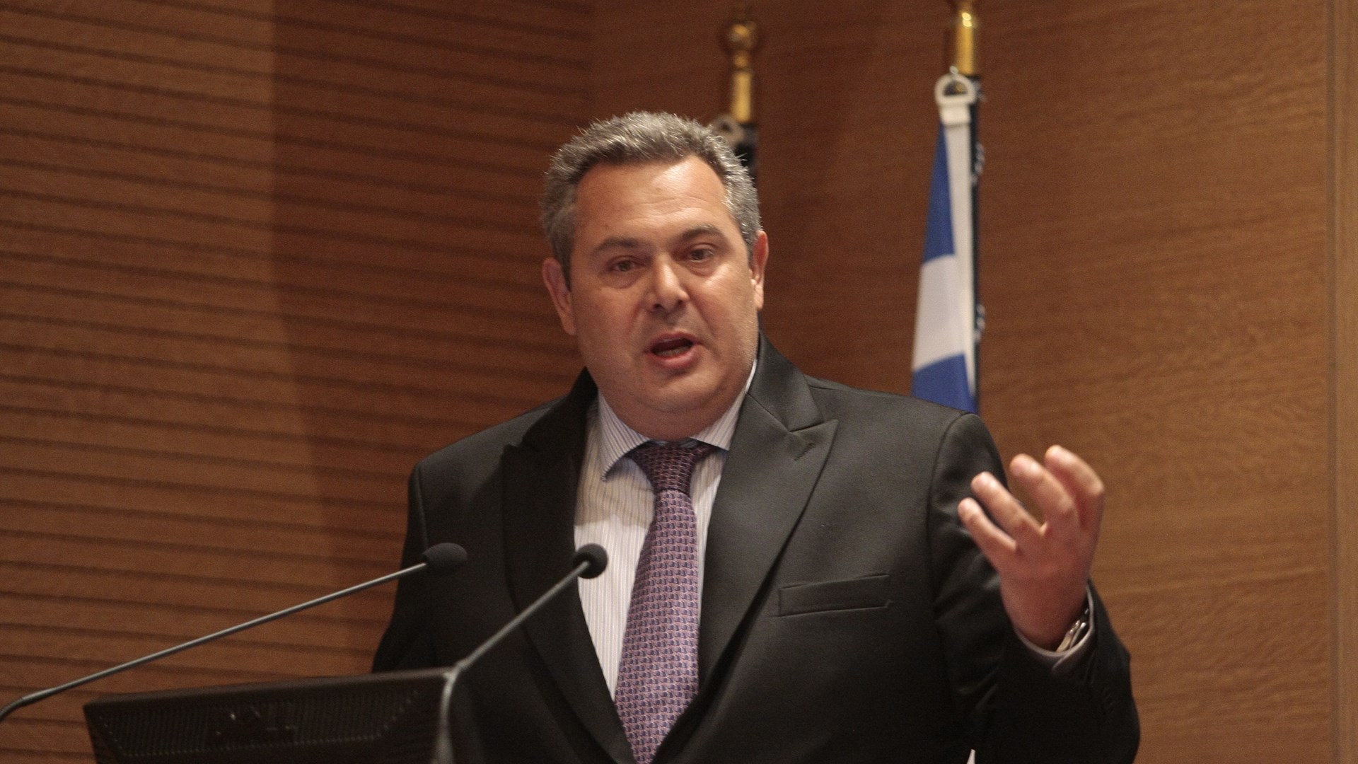 Την Επιτροπή Εξοπλισμών της Βουλής συγκαλεί ο Καμμένος για τα F-16