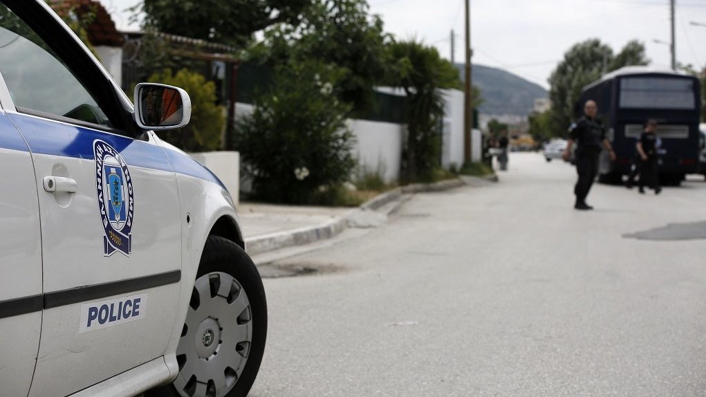 Αδέσποτη σφαίρα καρφώθηκε στο χέρι γυναίκας στα Χανιά