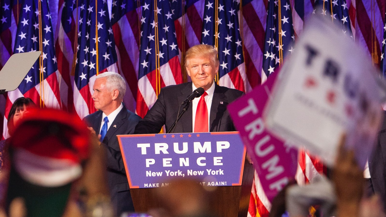 Ένας χρόνος Τραμπ: Τα σκάνδαλα, η Ρωσία και το FBI- Βίντεο