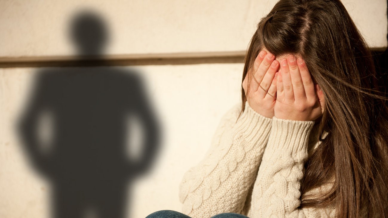 Φρίκη – Κακοποιούσε σεξουαλικά την ανήλικη ανιψιά του και βιντεοσκοπούσε τον βιασμό
