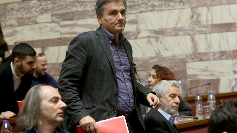 «Καμπανάκι» Τσακαλώτου: Κίνδυνος για τις τράπεζες αν δεν προχωρήσουν οι πλειστηριασμοί των συμβολαιογράφων