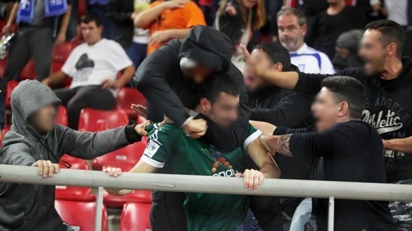 Πρόστιμο στην ΕΠΟ από την FIFA για τον άγριο ξυλοδαρμό του οπαδού στο ματς της Εθνικής