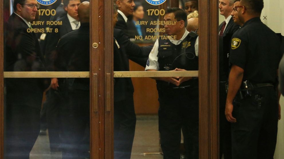 Χαμός στο δικαστήριο – Εμφανίστηκε ως ένορκος ο Ομπάμα – ΦΩΤΟ