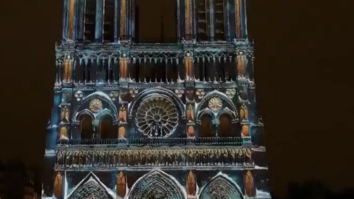 Παναγία των Παρισίων: Πανδαισία φώτων, χρωμάτων και ήχων – ΒΙΝΤΕΟ