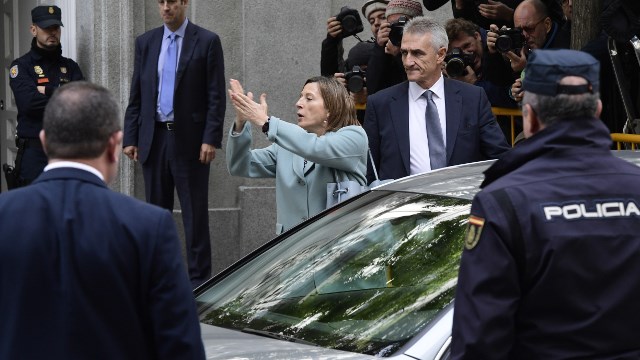 Ελεύθερη με εγγύηση 150.000 ευρώ η πρόεδρος του καταλανικού κοινοβουλίου