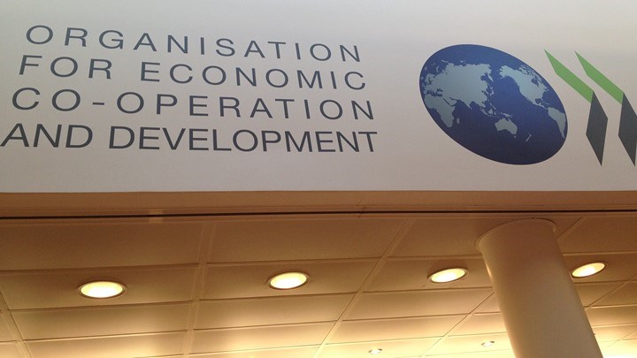 ΟΟΣΑ: Η Ελλάδα έχει χαμηλές δαπάνες για την Υγεία – Πρωταθλήτρια στα αντιβιοτικά και το κάπνισμα