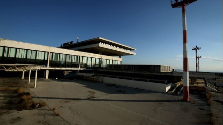 Bloomberg: Η Ελλάδα ρισκάρει να χάσει επενδύσεις ύψους 11 δισ. ευρώ