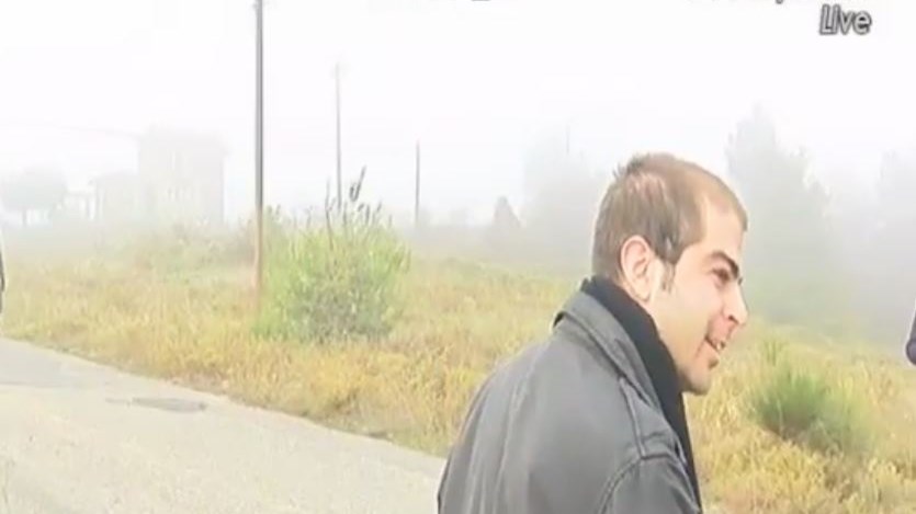 Γλυκά κέρασε τους δημοσιογράφους ο γιος του Κουφοντίνα – ΒΙΝΤΕΟ