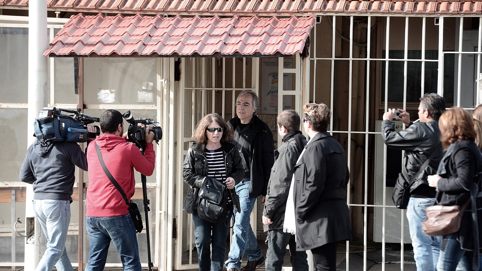 Νέα άδεια θα ζητήσει ο Κουφοντίνας- Τι είπε μπαίνοντας στις φυλακές- ΦΩΤΟ