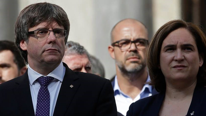 Η Δήμαρχος της Βαρκελώνης κατηγορεί τον Πουτζντεμόν ότι οδήγησε την Καταλονία στην καταστροφή