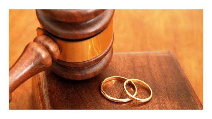 Διαστάσεις επιδημίας λαμβάνουν τα εικονικά διαζύγια: “Τρίτο πρόσωπο” η εφορία – ΒΙΝΤΕΟ