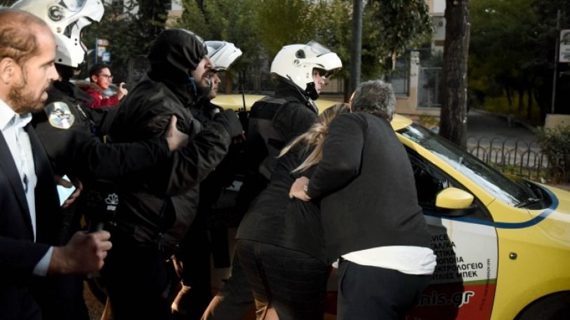 Ο ΔΣΑ καταδίκασε την επίθεση στον συνήγορο του καθ’ ομολογίαν δολοφόνου της Δώρας