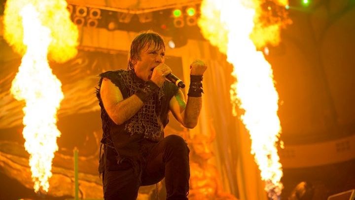 Τι αποκαλύπτει στην αυτοβιογραφία του ο φρόντμαν των Iron Maiden Μπρους Ντίκινσον