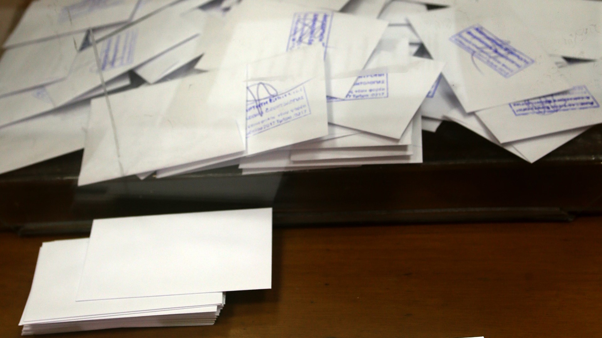 Τα πρώτα αποτελέσματα στις εκλογές για την ανάδειξη ηγεσίας στην Κεντροαριστερά – ΦΩΤΟ