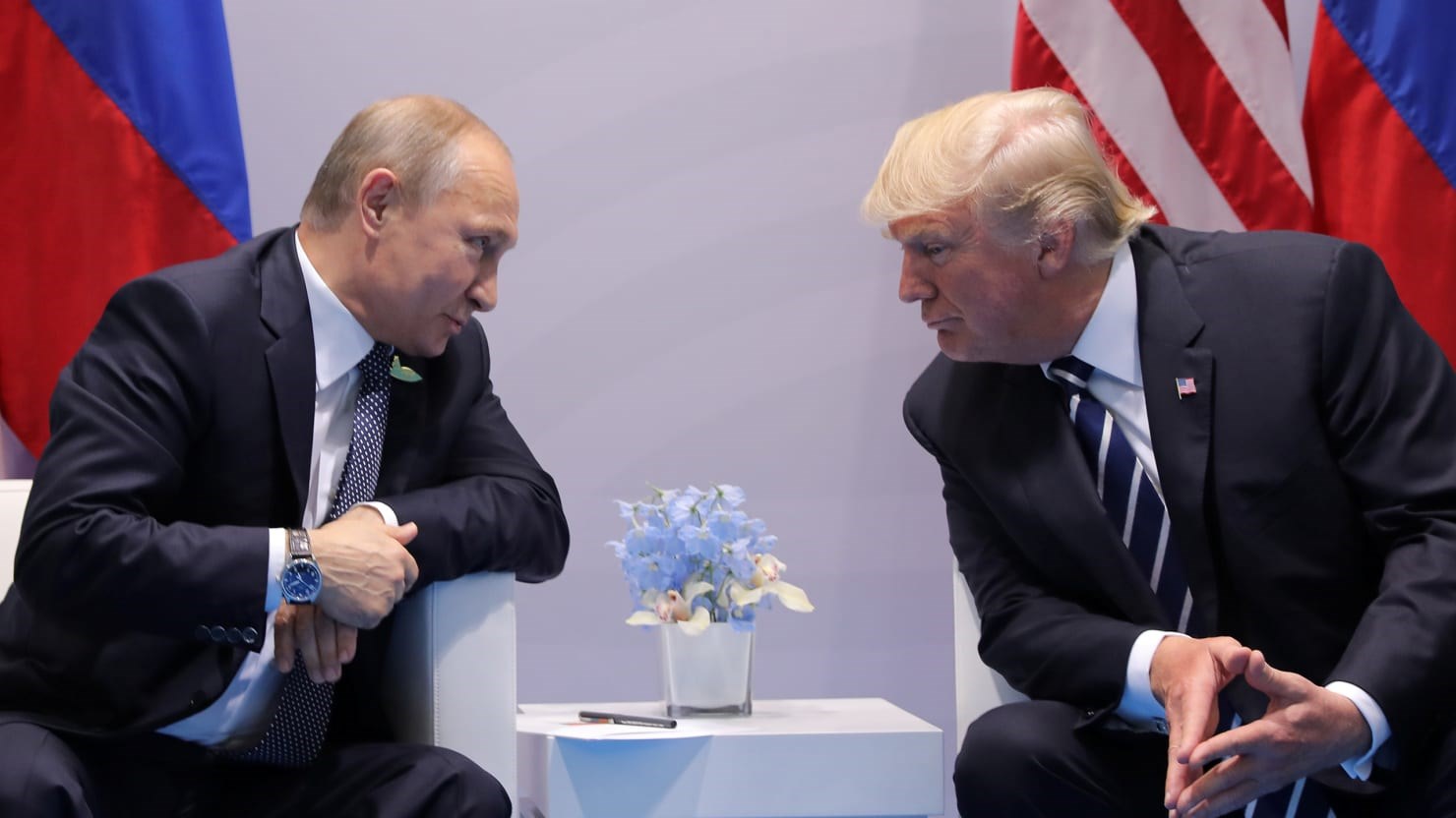 Ο Τραμπ ρώτησε τον Πούτιν αν υπήρξε ρωσική ανάμειξη στις αμερικανικές εκλογές