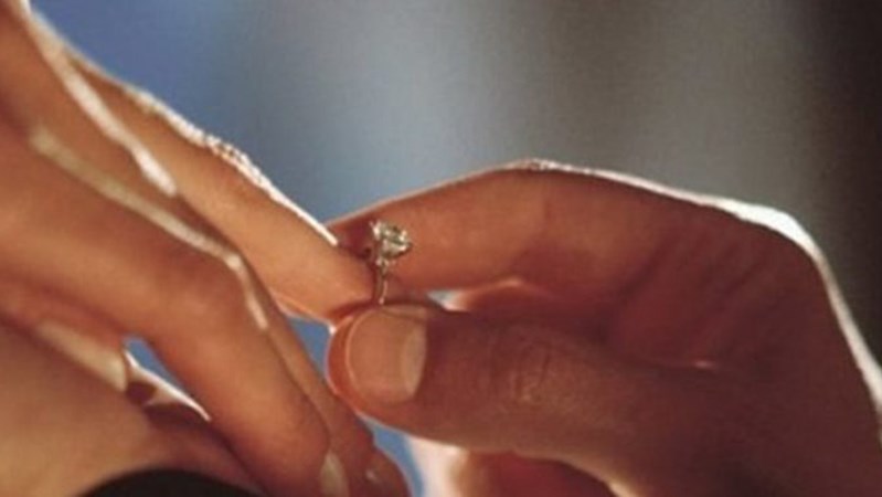 Της έκανε πρόταση γάμου στο κέντρο του Ηρακλείου – ΒΙΝΤΕΟ