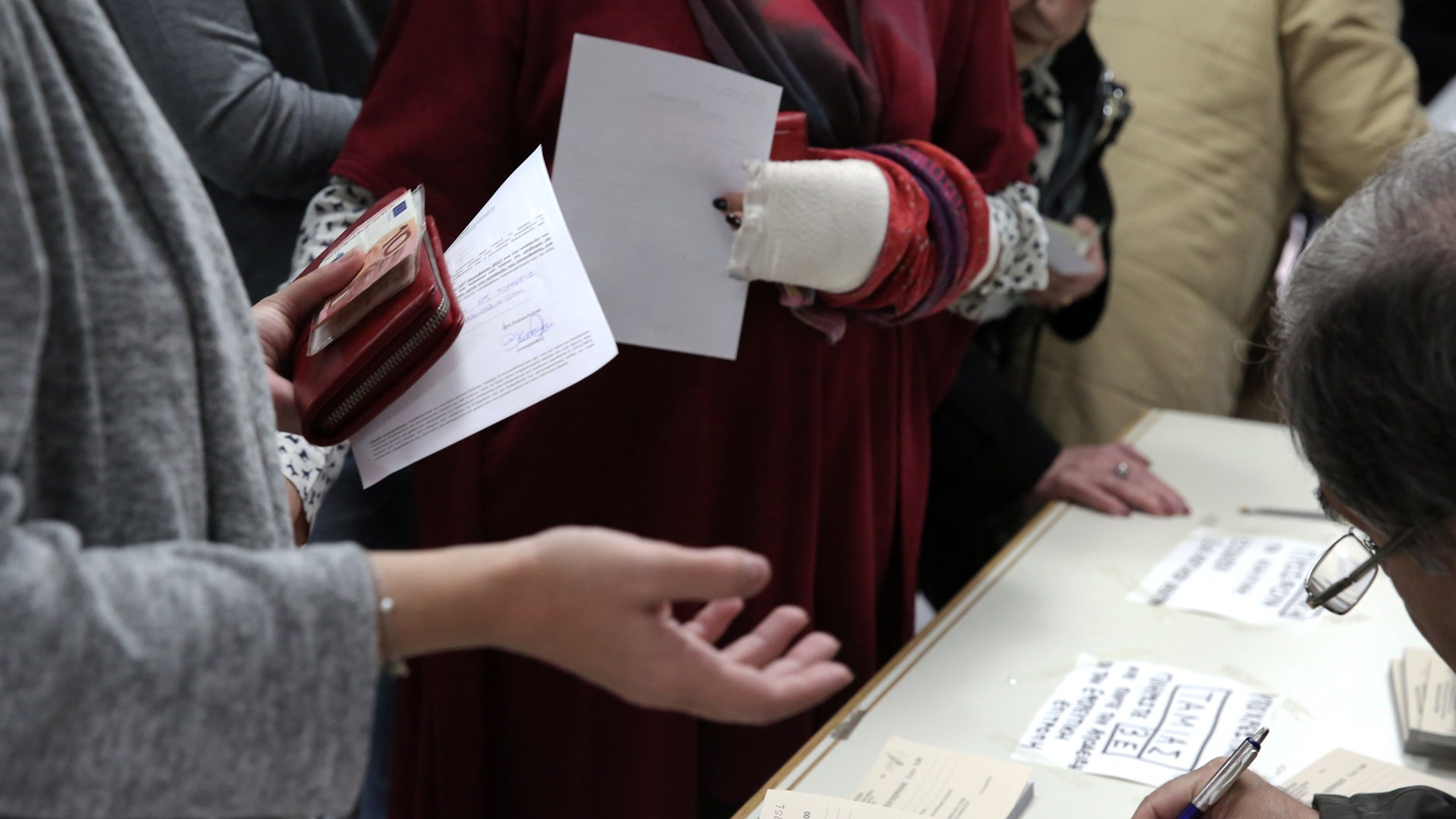 Ξεπέρασε τις 200.000 η συμμετοχή στις εκλογές της Κεντροαριστεράς